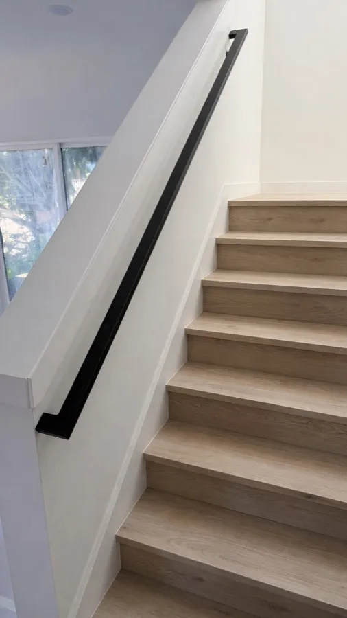 Metal grab rail for accessibility support